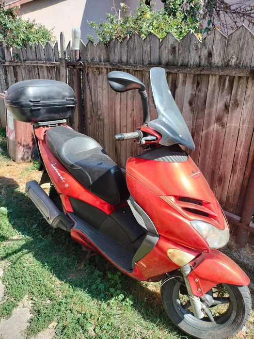 Vând scuter Aprilia Leonardo