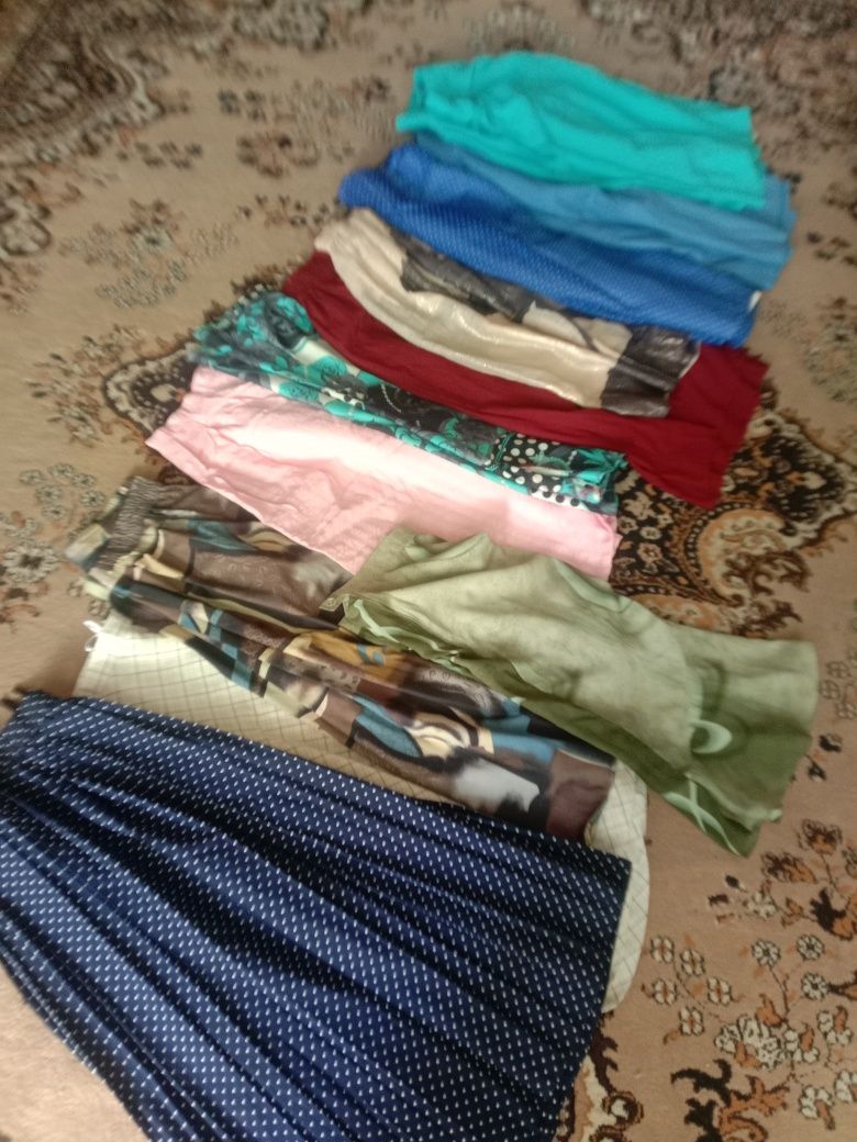 Продам женскую одежду.Юбки,платья,брюки  и т. д.