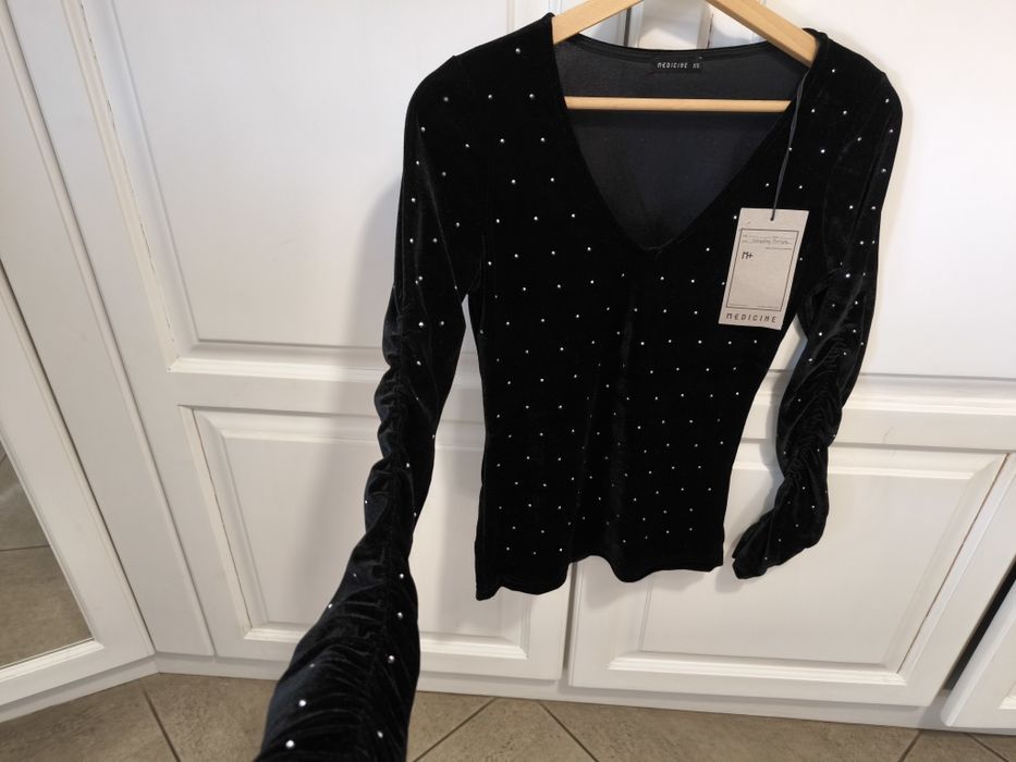 Bluza eleganta, neagra din catifea, mărimea xs, noua cu eticheta,