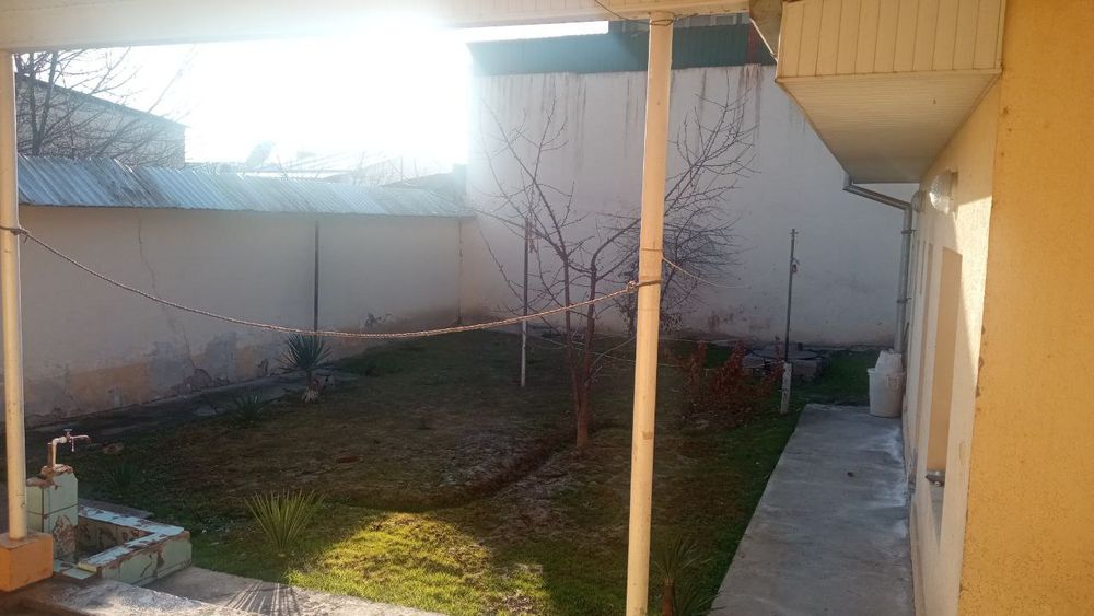 Ховли сотилади арчакучада