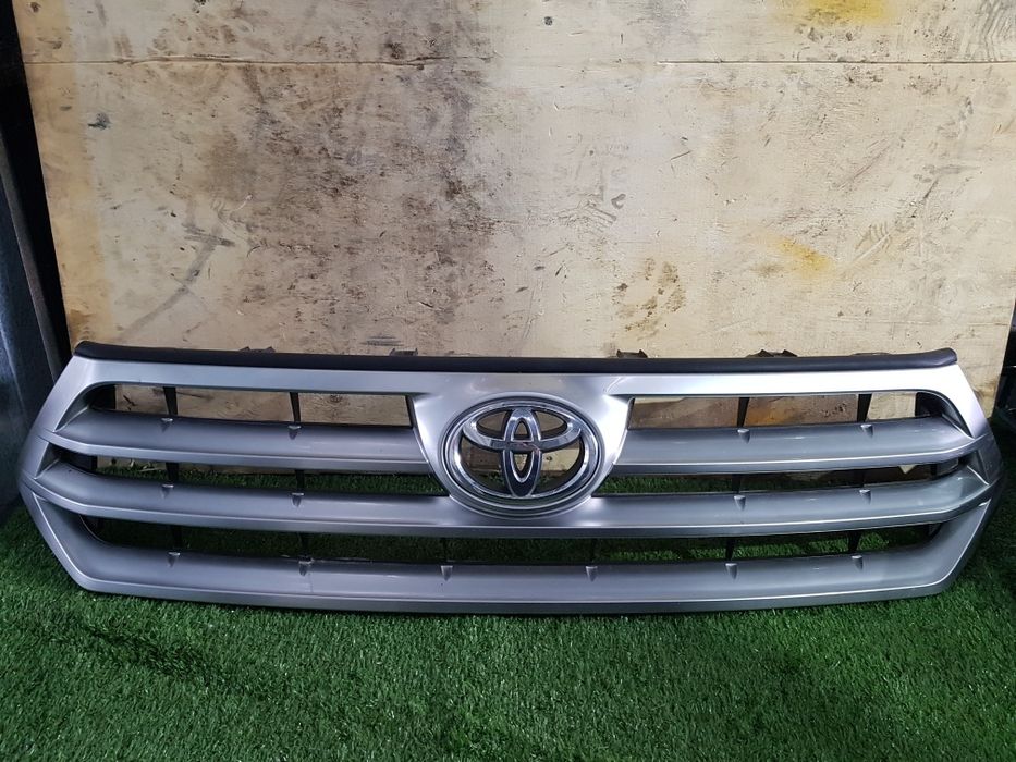 Решетка радиатора HIGHLANDER