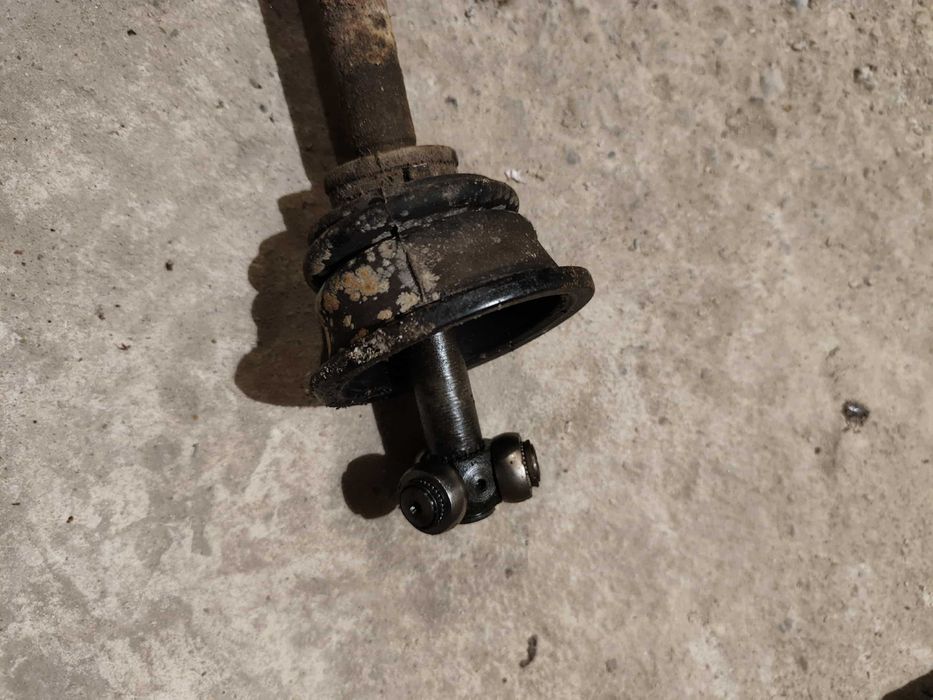 Полуоска Москвич Алеко