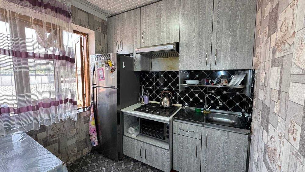 Киргили Тошкент кафе 4 қаватда 2 хонали квартира сотилади. ID: 1410