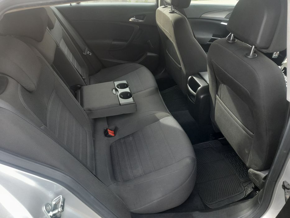 Vând Opel Insignia