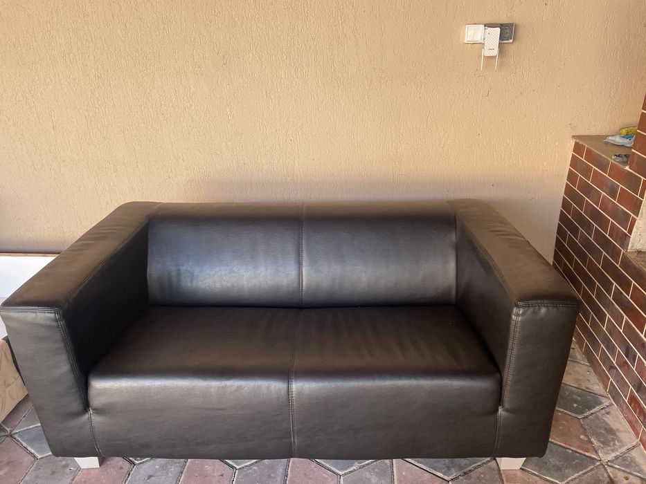 Canapea piele negra de 2 pesoane