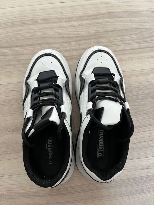 Обувки от Tendenz