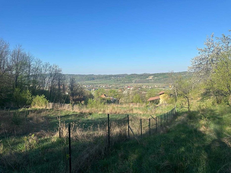 vând teren în sat Mustatesti, valea Iasului