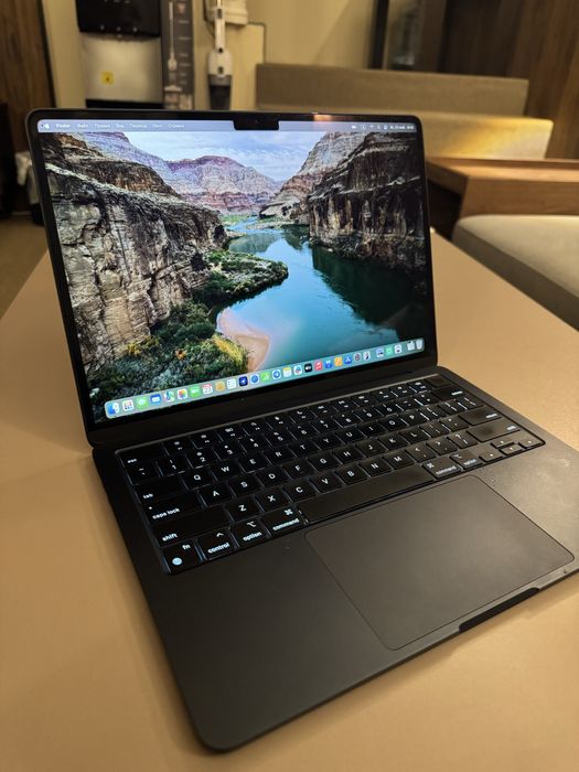 Macbook Air 16/256 Midnight!