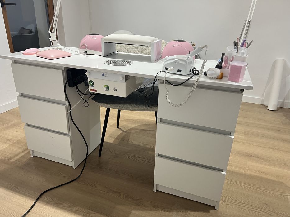 Birou cu aspirator unghii profesional