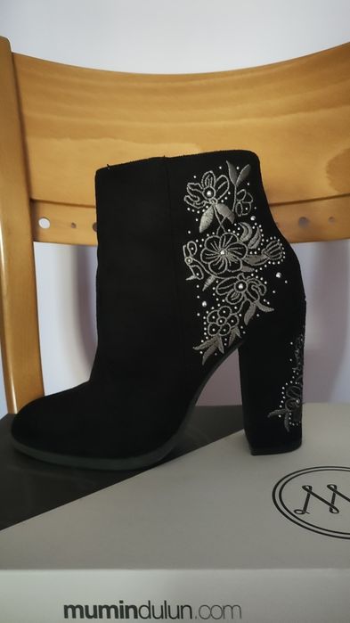 Дамски боти от естествен велур