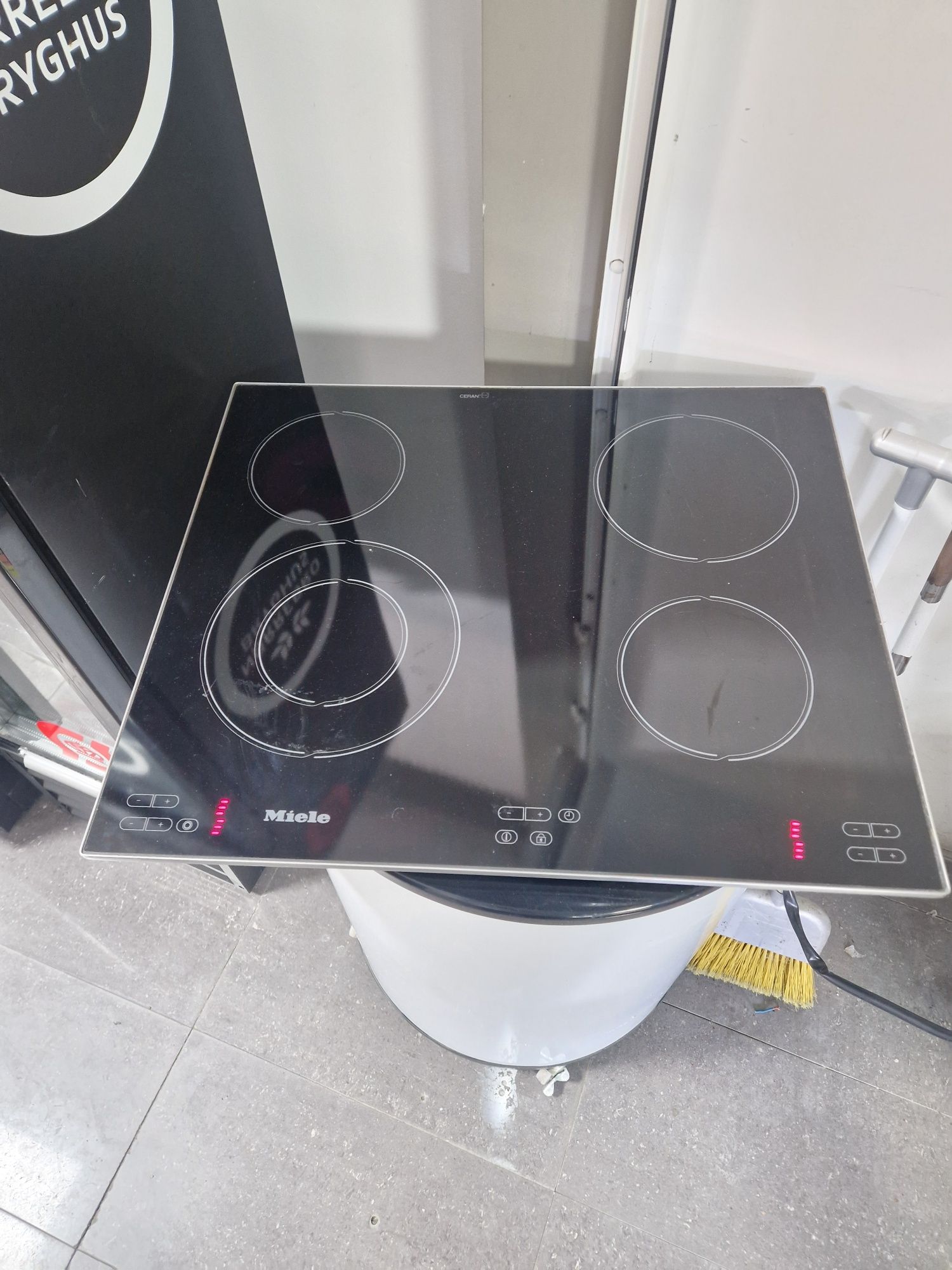 Керамичен плот Miele KM 541