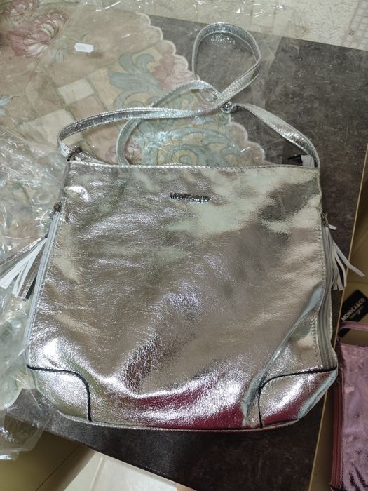 Vând doua genti noi