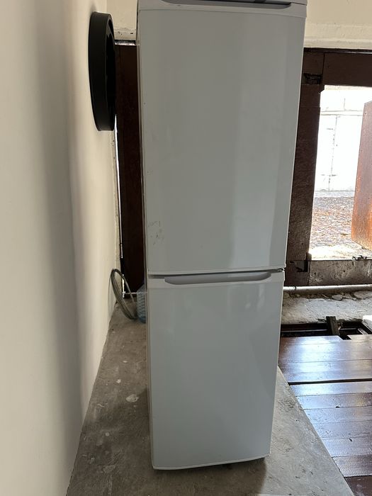 Холодильник бирюса