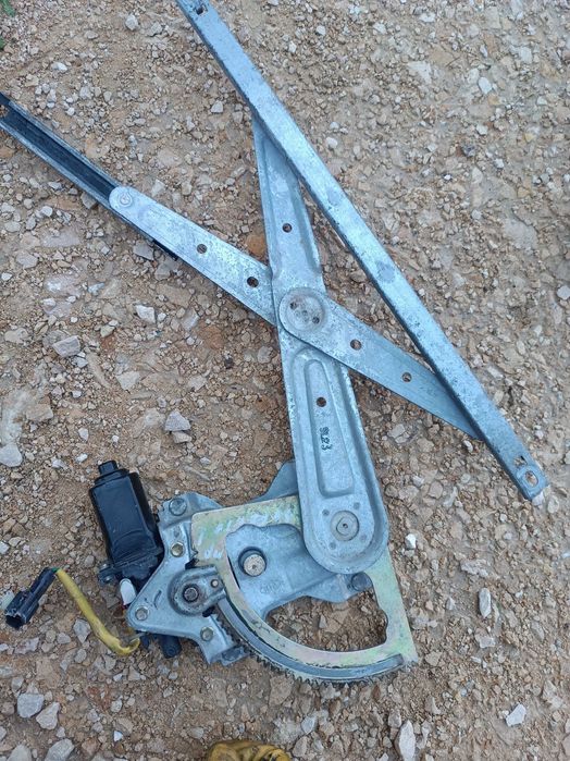 Стъклоповдигач и брава лява Киа Соренто / Kia Sorento до 2009г.