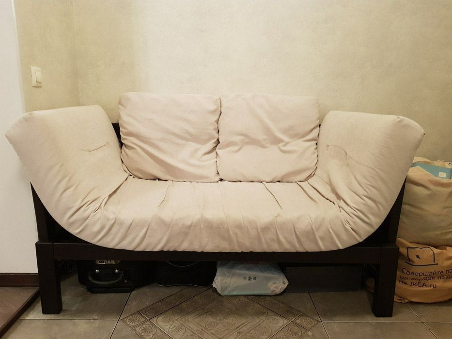 Отдaм дapом диван