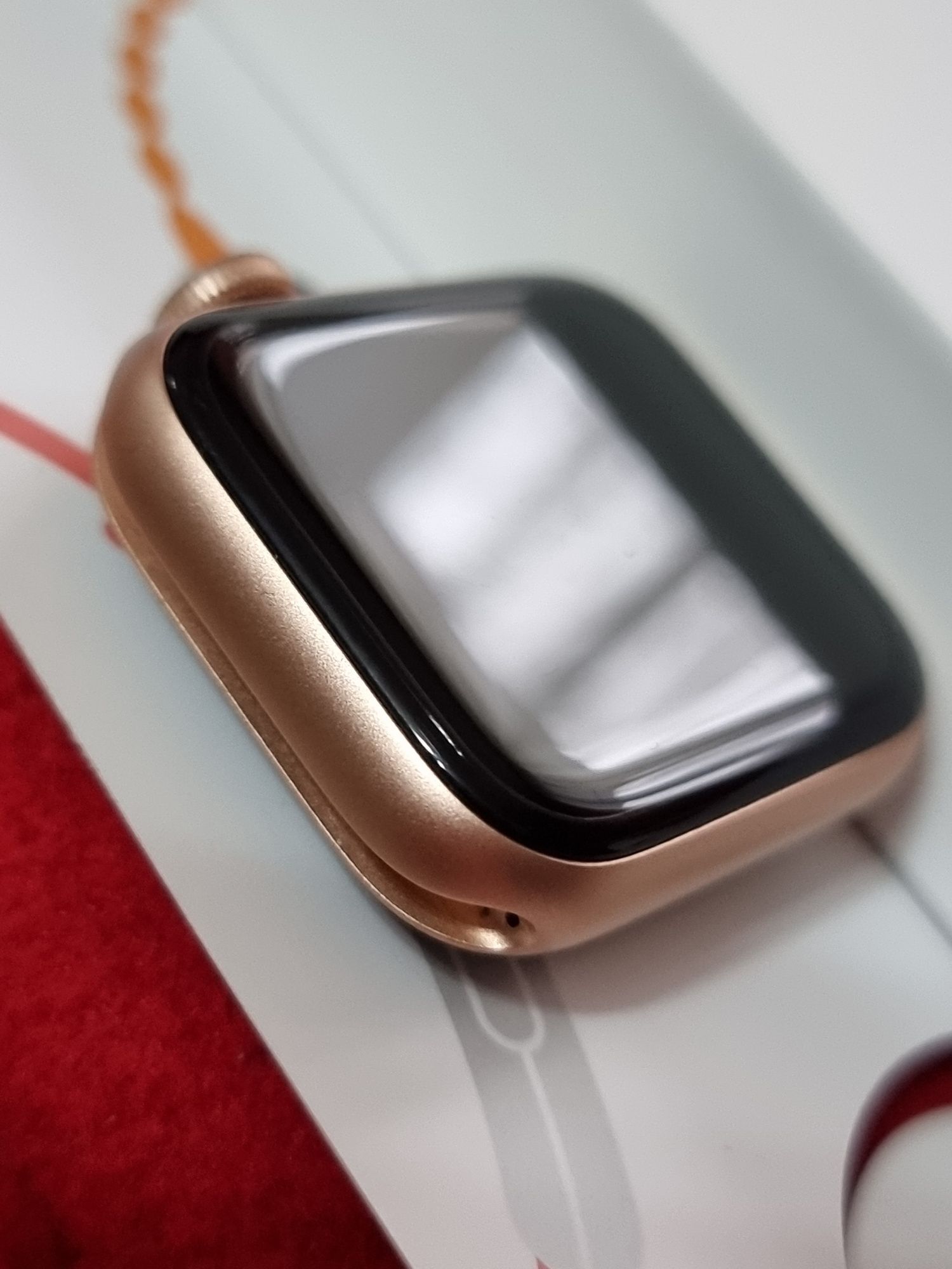 Apple Watch 6, 40mm, Gold Aluminium Case, CA NOU, Pachet complet!!!