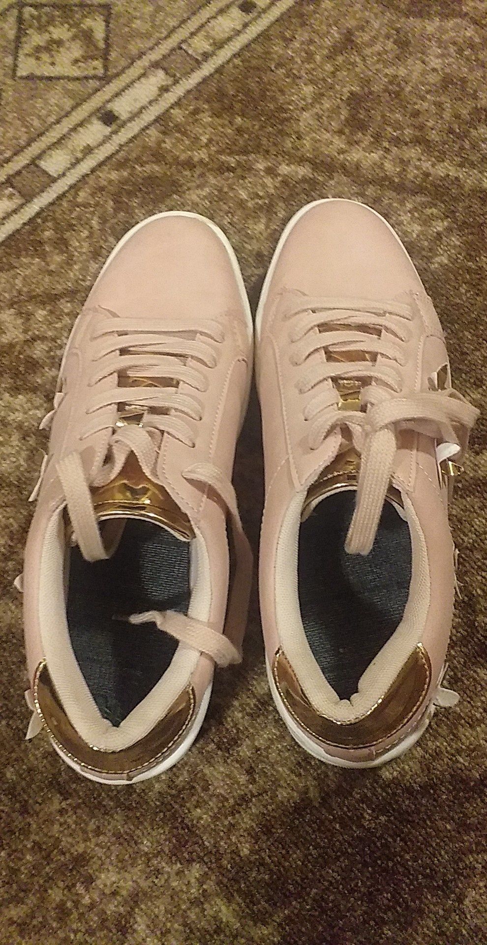 Розови обувки с цветлета