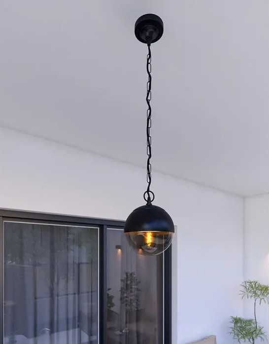 Lustra exterior neagra