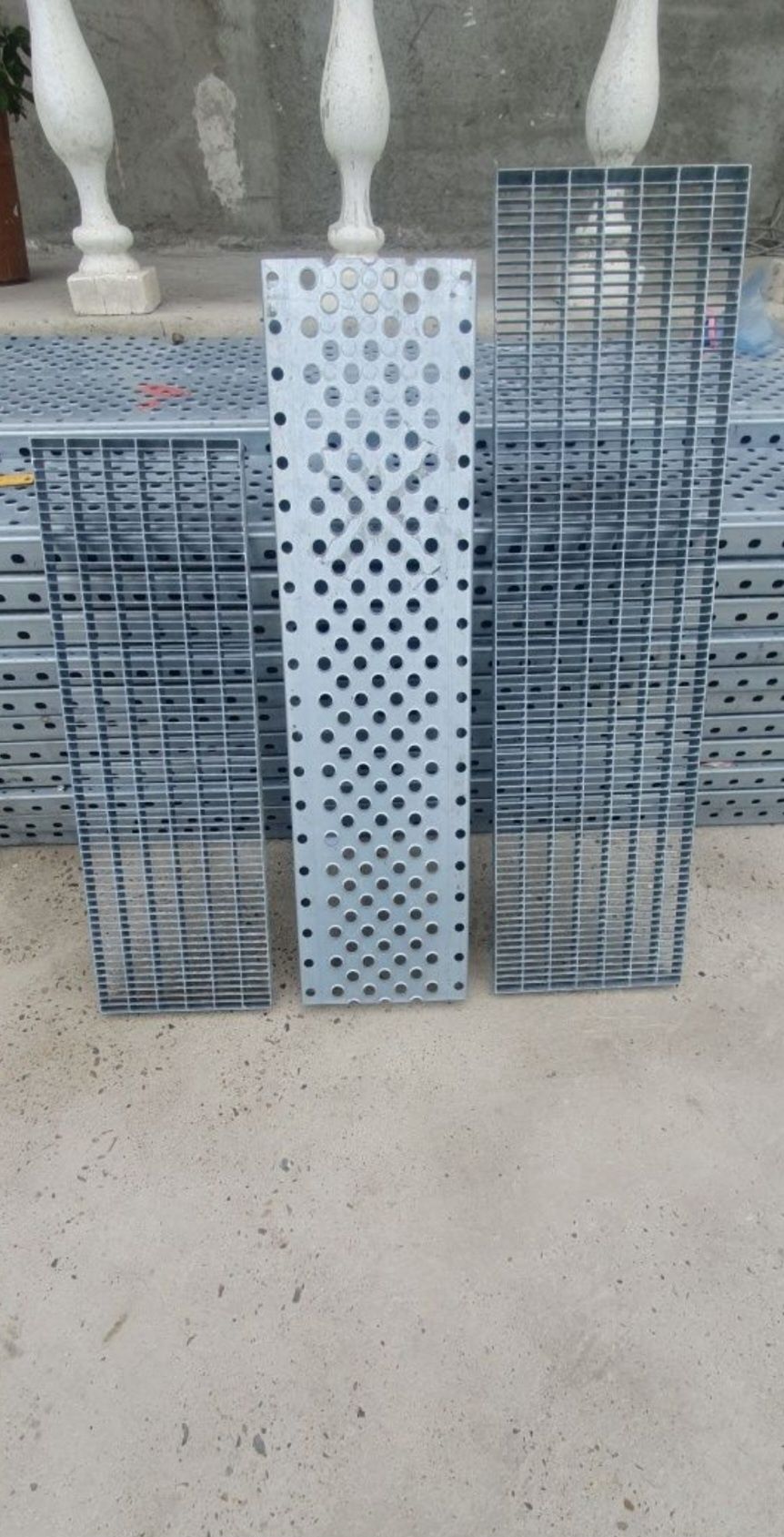 Trepte zincate metalice