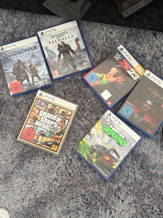 Play station 5, 3 manete și 6 jocuri