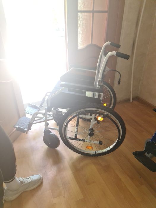 Взрослая инвалидная коляска. Уличная.Взрослаяа уличная