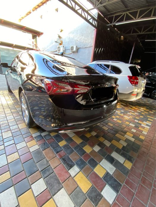 Malibu 2 orqa baferi 15 sm trli singan joyi bor qogan joyi butun