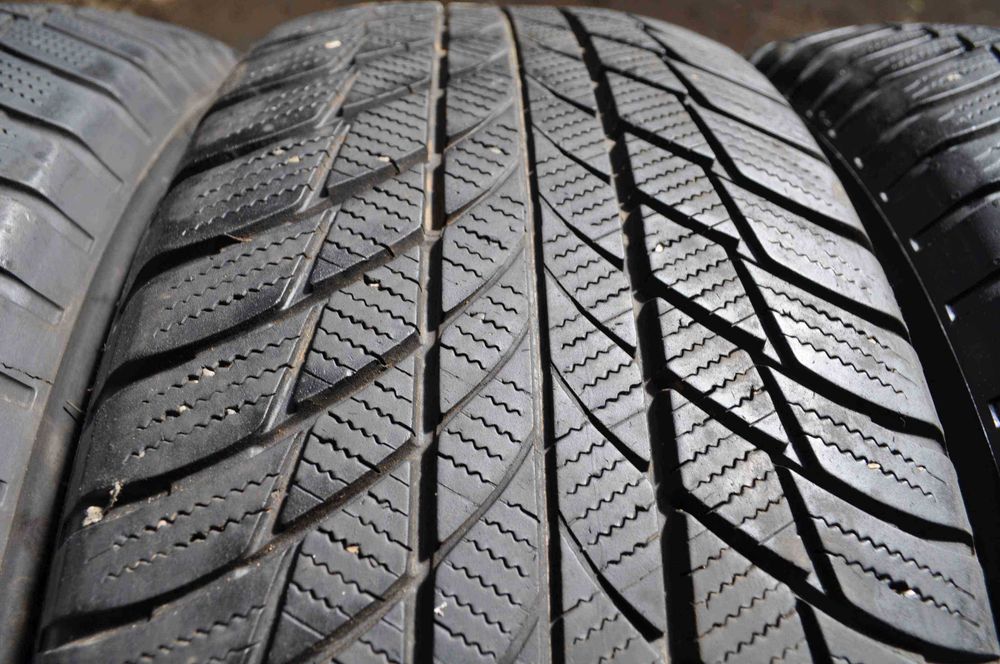 SET 4 Anvelope Iarna 225/60 R18 BRIDGESTONE Blizzak LM001  - Runflat