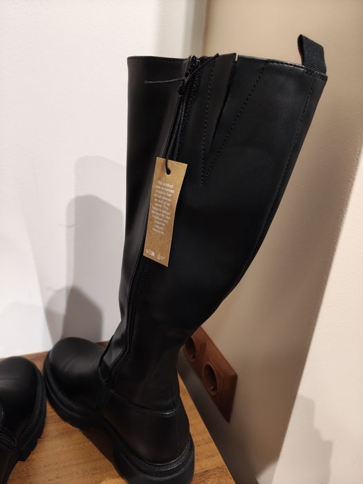 Кожени ботуши нови