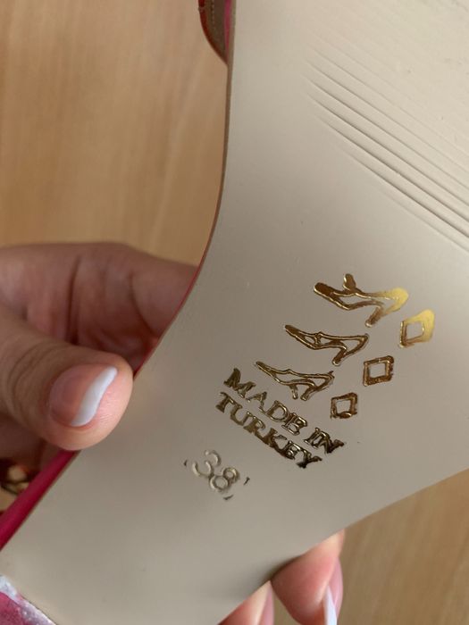 Дамски сандали на ток