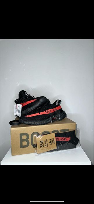 Yeezy 350 (2 perechi disponibile)
