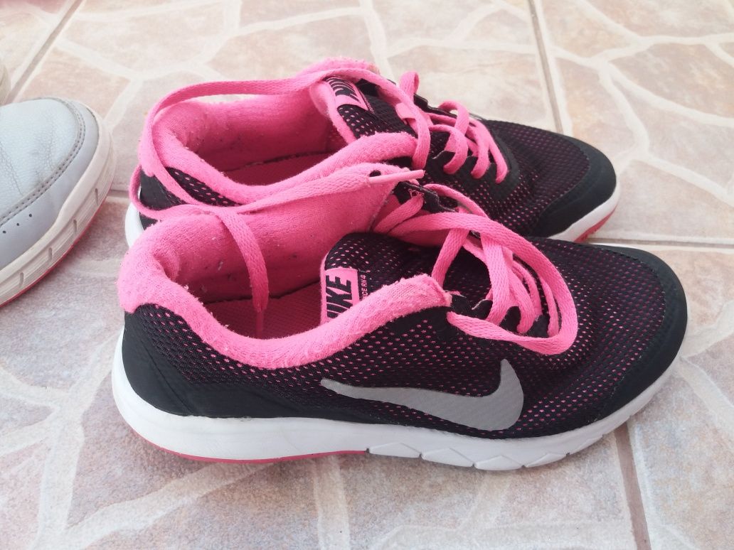 Маратонки Adidas Nike