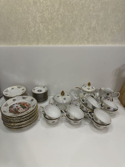продам фарфоровый чайный сервиз Мадонна на 12 персон