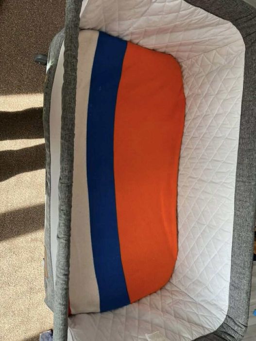 Next to me бебешко легло