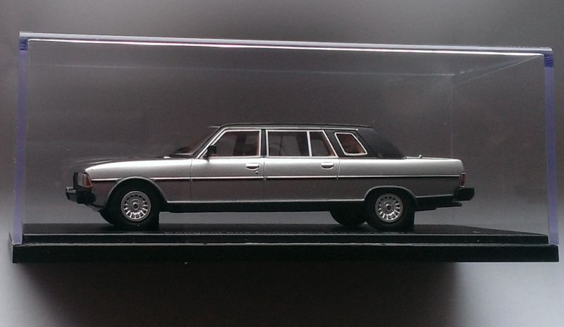 Macheta Peugeot 604 Limousine Heuliez 1978 - NEO 1/43