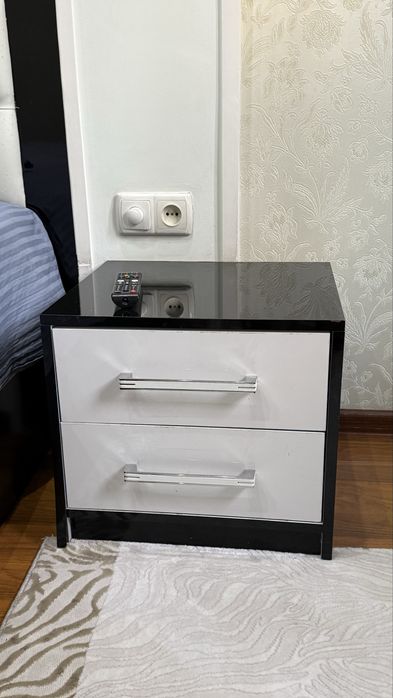 Комплект мебель сотилади