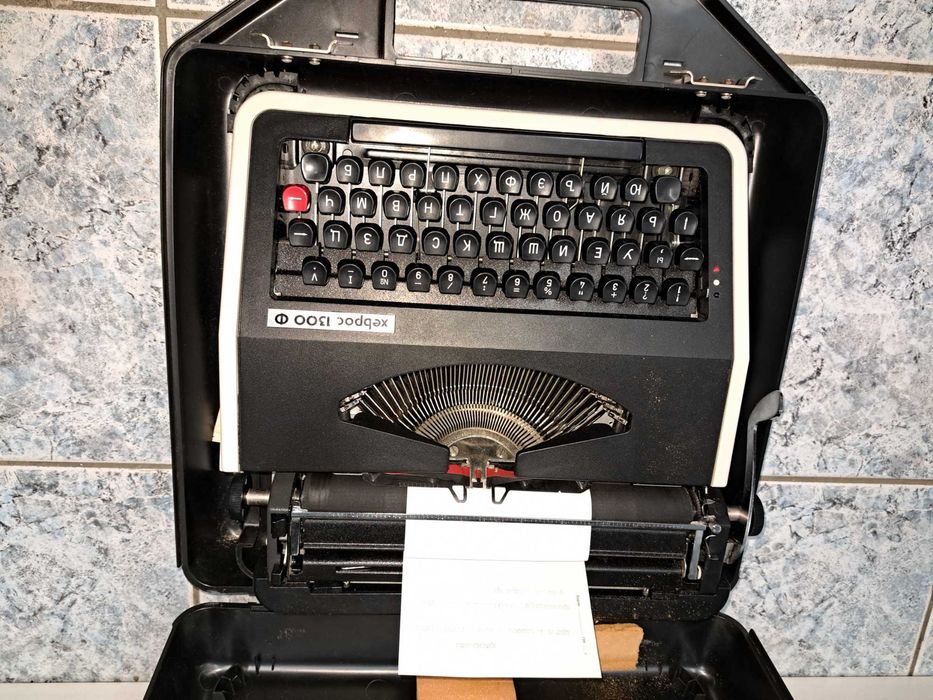 Пишеща машина Хеброс 1300