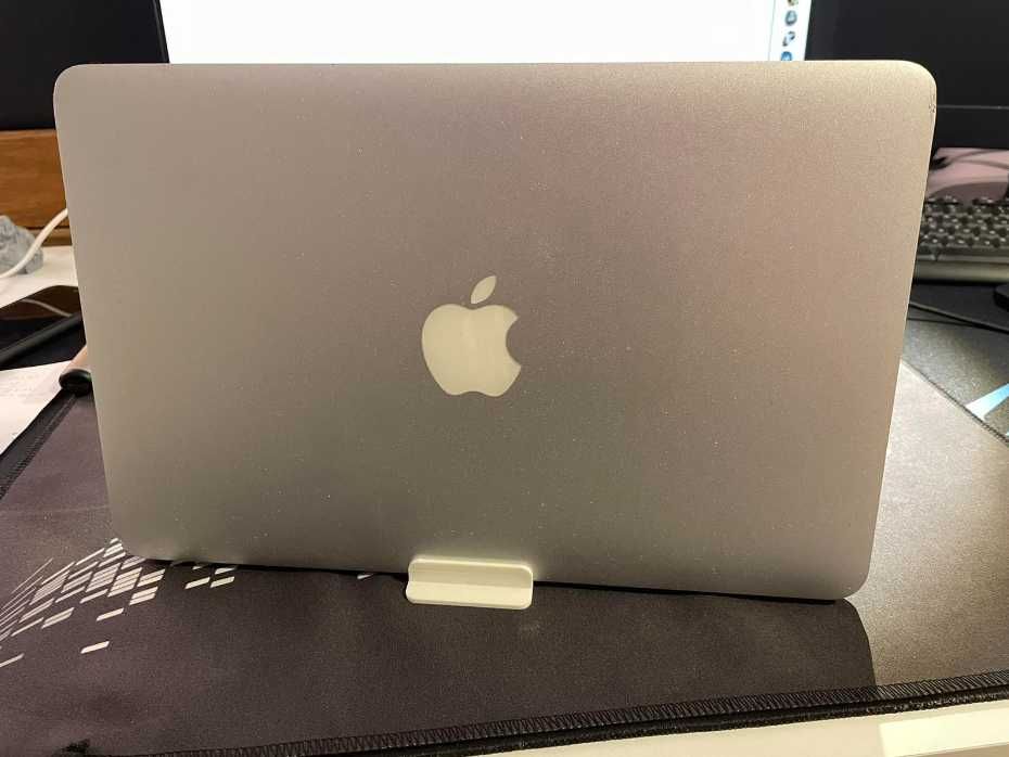 стойка за Macbook Air