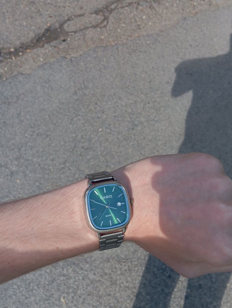 Продам изумрудные часы Casio