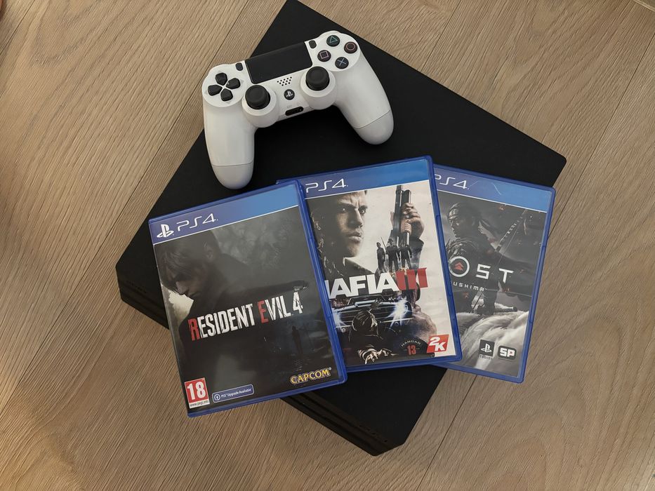 ps4 pro cu maneta si 3 jocuri
