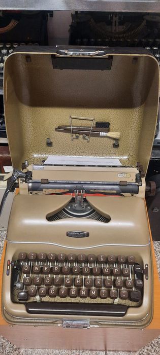 Mașină de scris Triumph Perfekt  impecabilă