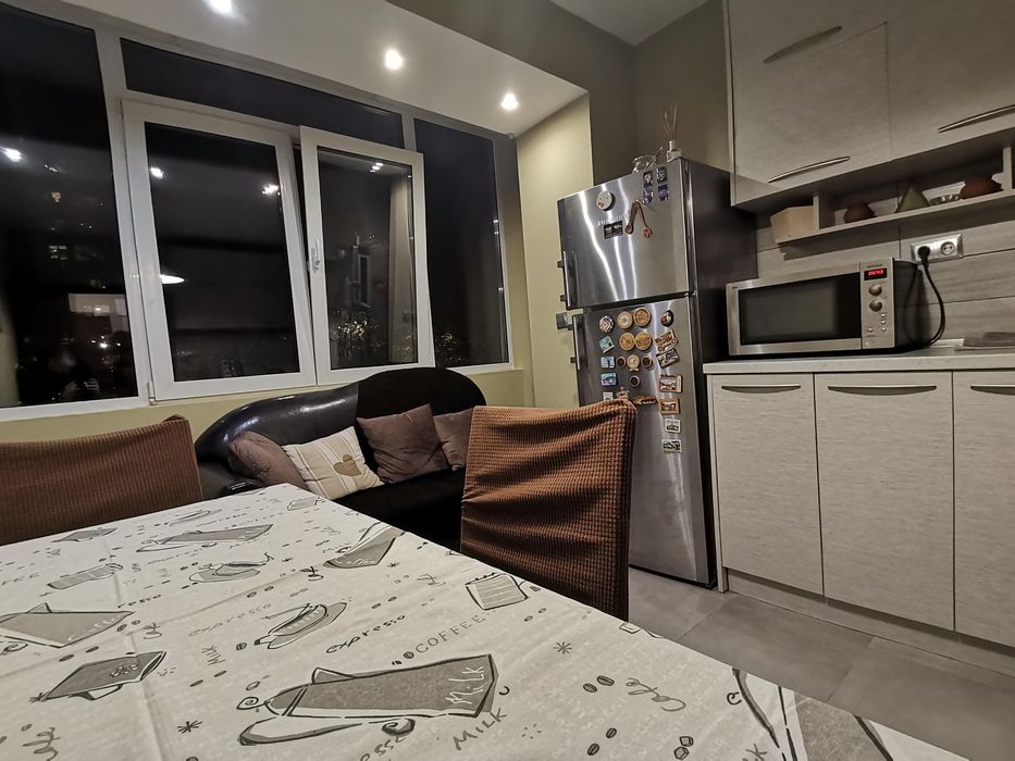 Дава се под наем Тристаен апартамент в Бургас, Братя Миладинови - 76 кв.м за 428.4 € - Снимка #1