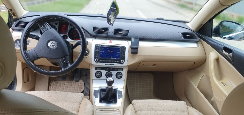 VW Passat Berlina Interior Crem 2.0 FSI ! 6  Trepte Acte valabile