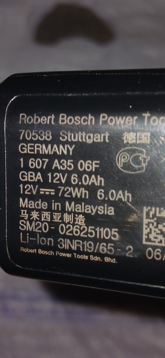 Батерия от   синята серия бош  12V, 6 амп, 90ЛВ, И зарядно 40ЛВ,,