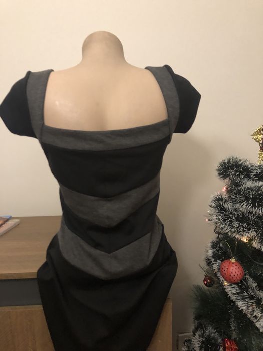 Стилна черна рокля или сива рокля