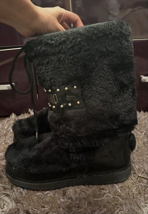 Incaltari iarna love moschino