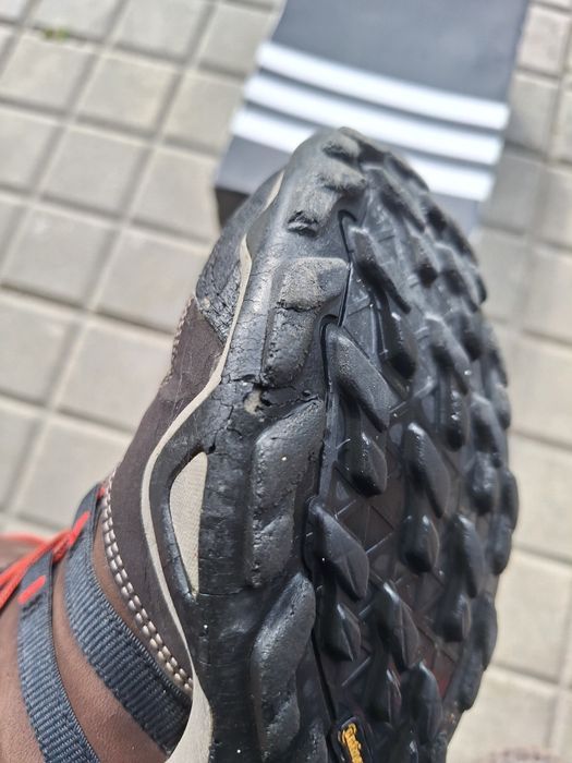 Маратонки Adidas размер 41 1/3