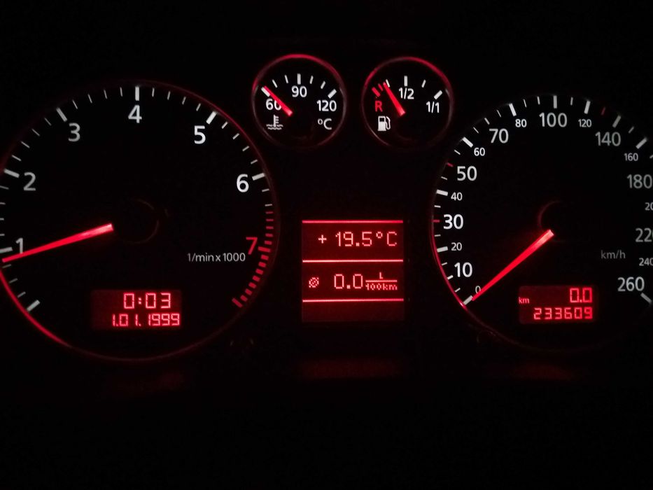 Продам дисплей приборной панели на Audi, VW