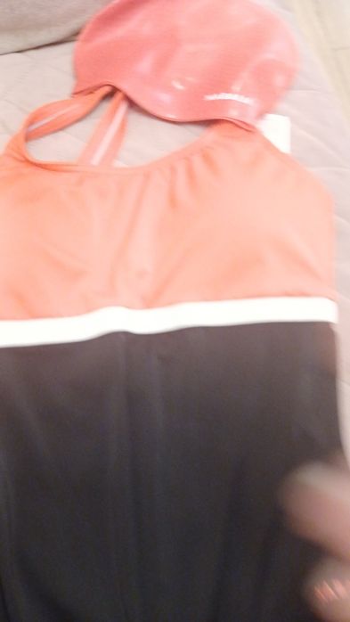 Дамски бански за плуване и шапка за 10лв