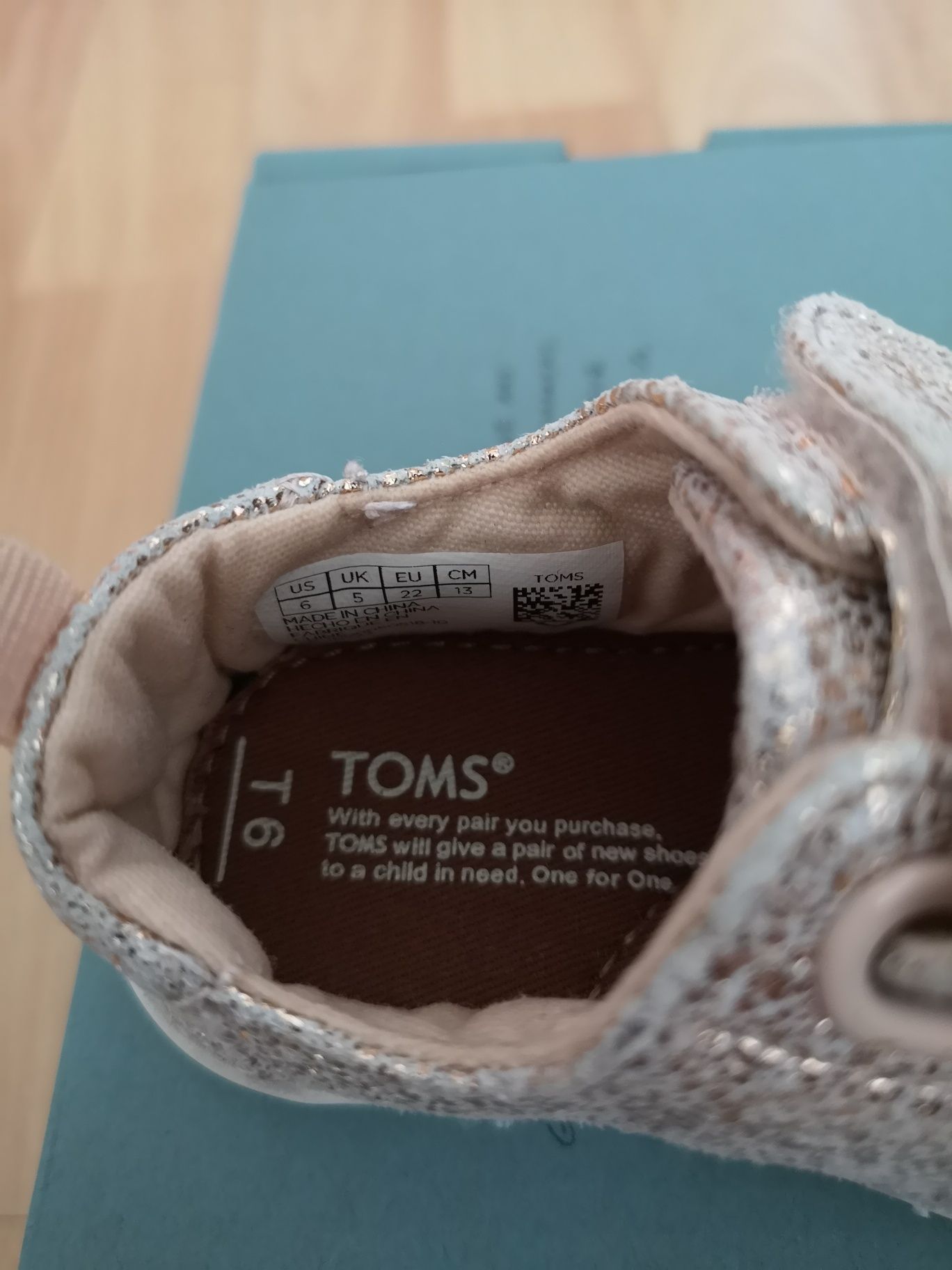 Pantofi sport Toms din piele marimea 22 pentru fetite
