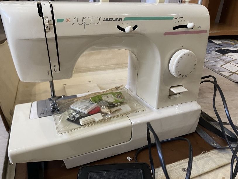 Продам швейную машинку super jaguar